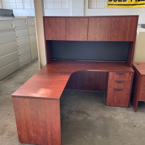 Rental Return Corner Unit With Hutch