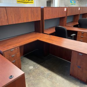 Rental Return Exec. L-Shape Desk With Hutch